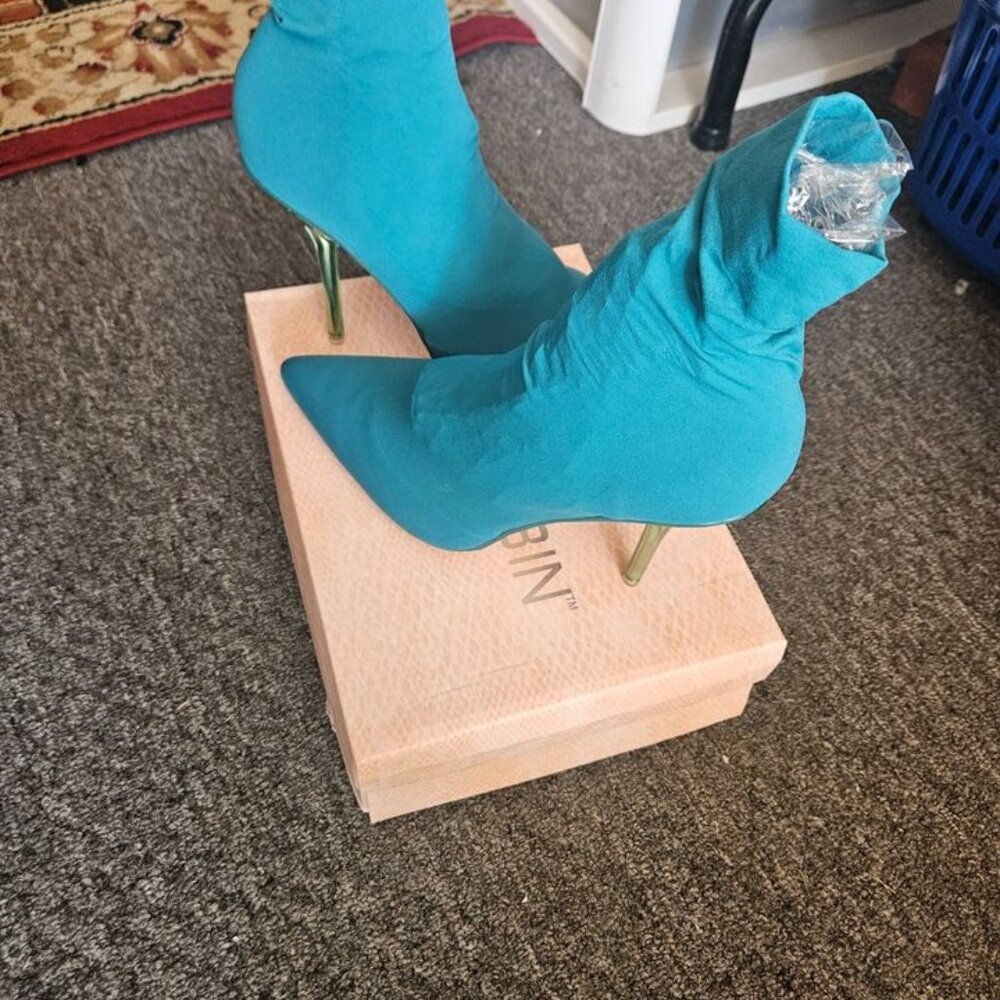 CAPE ROBBON BOOTS